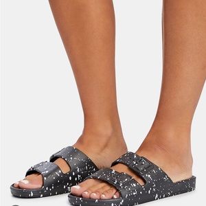 Freedom Moses two band slide. Size 37/38.